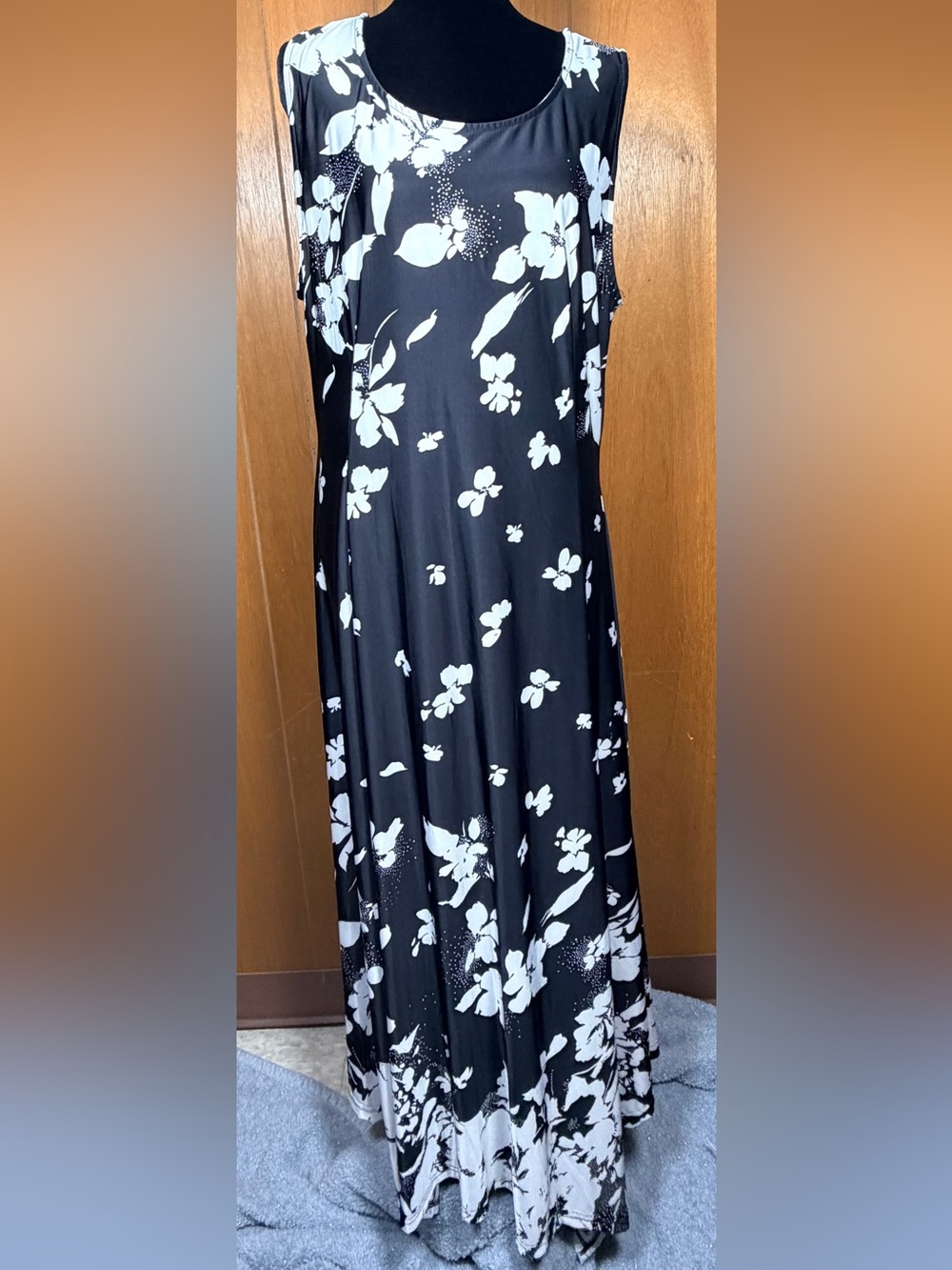 Reborn Collection Plus Size Black and White Floral Sleeveless Maxi Dress, 1XL